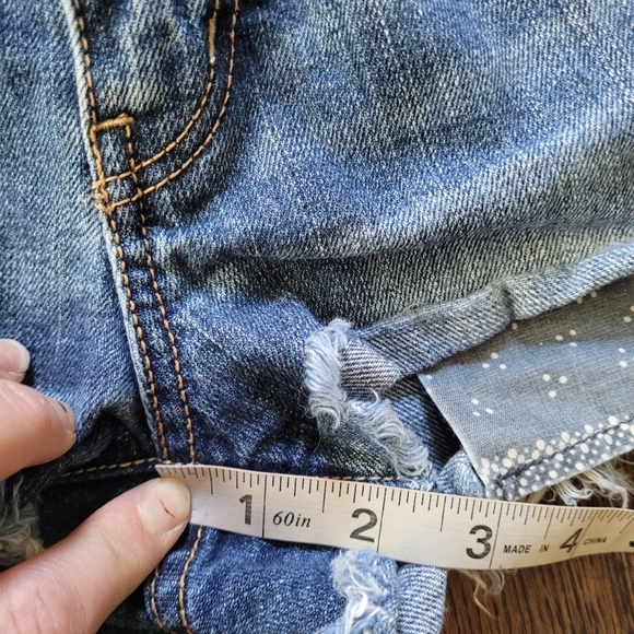 American Eagle Distressed Dark Wash Short Denim Shorts Size Women's 2 - Picture 5 of 6